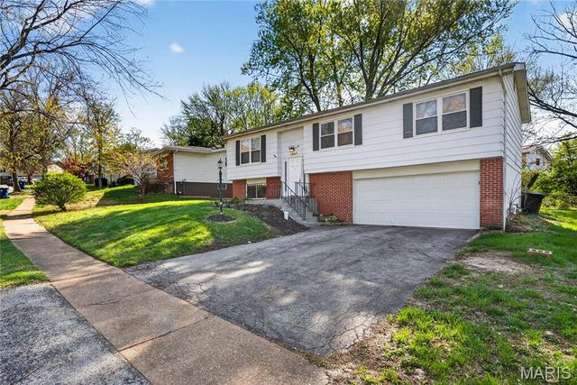 1667 Bronco Lane, St Louis, MO 63146