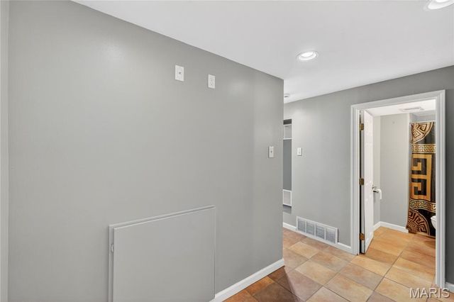 1667 Bronco Lane, St Louis, MO 63146