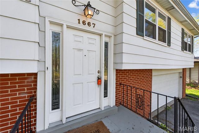 1667 Bronco Lane, St Louis, MO 63146