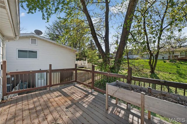 1667 Bronco Lane, St Louis, MO 63146