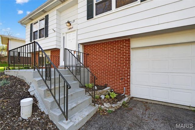 1667 Bronco Lane, St Louis, MO 63146