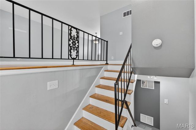 1667 Bronco Lane, St Louis, MO 63146