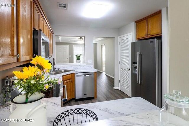 9003 Falcon Crest Ct 104, Louisville, KY 40219