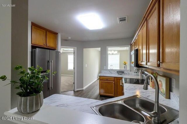 9003 Falcon Crest Ct 104, Louisville, KY 40219