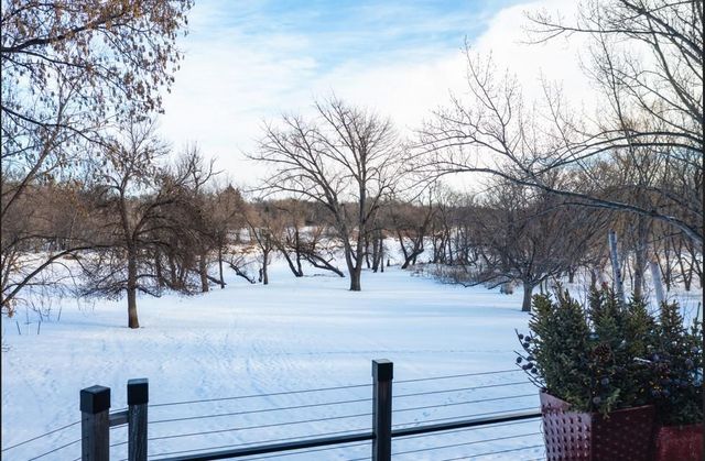 1102 32nd Avenue S, Fargo, ND 58103