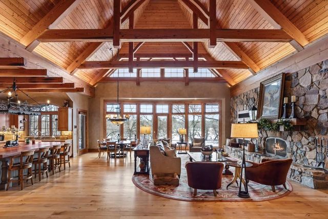 1102 32nd Avenue S, Fargo, ND 58103