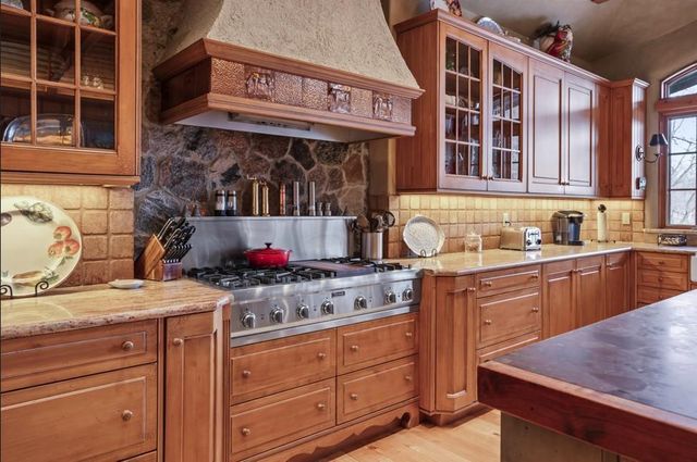 1102 32nd Avenue S, Fargo, ND 58103