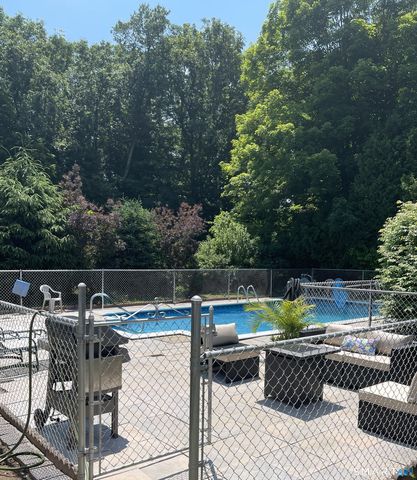 934 Jeremy Swamp Road, Southbury, CT 06488