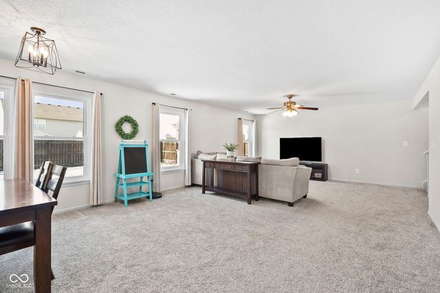 632 Hollowood Lane, Avon, IN 46123