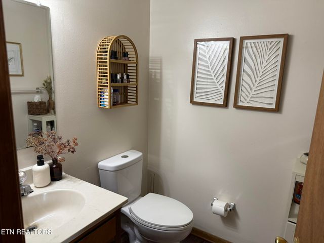 1922 Topside Rd, Louisville, TN 37777