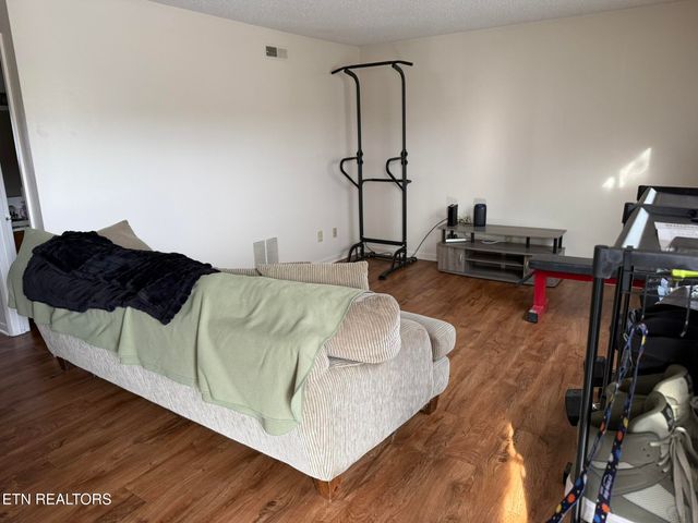 1922 Topside Rd, Louisville, TN 37777