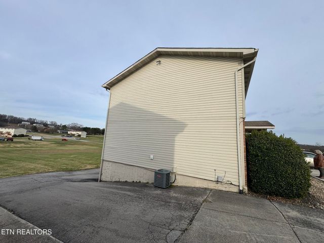 1922 Topside Rd, Louisville, TN 37777