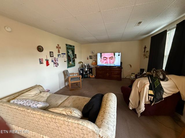 1922 Topside Rd, Louisville, TN 37777