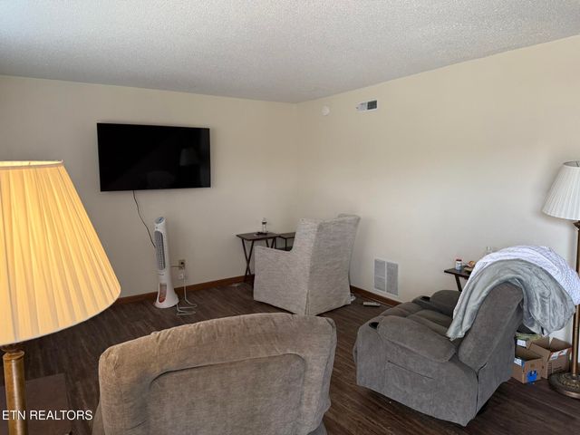 1922 Topside Rd, Louisville, TN 37777