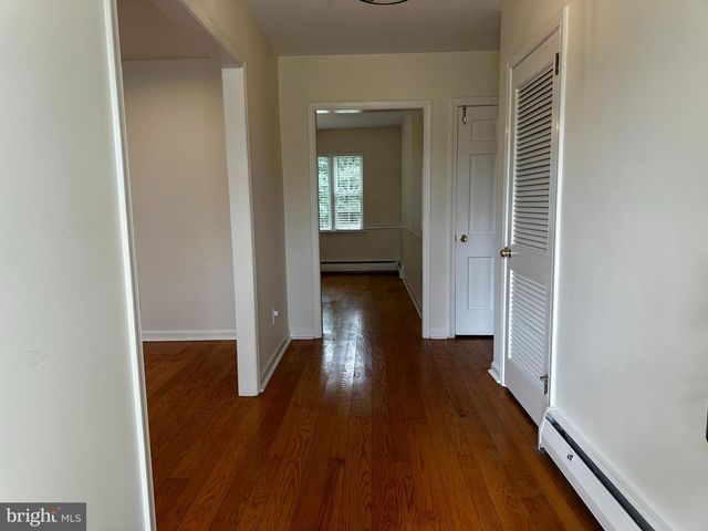4 SMEDLEY DR, Newtown Square, PA 19073