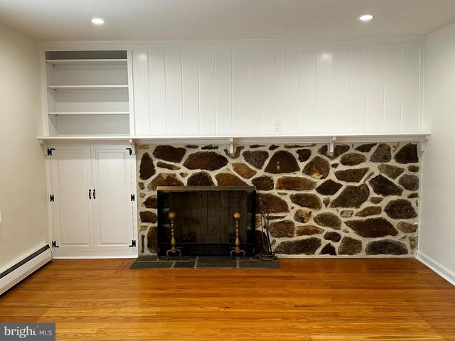 4 SMEDLEY DR, Newtown Square, PA 19073