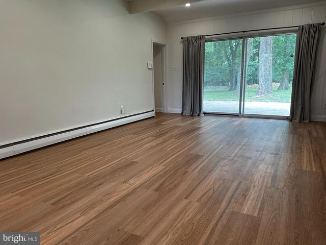 4 SMEDLEY DR, Newtown Square, PA 19073