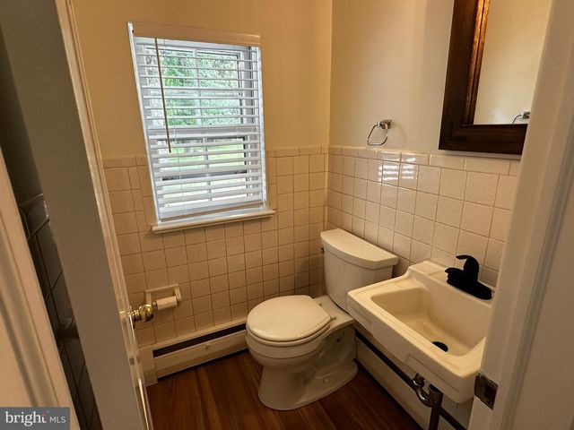 4 SMEDLEY DR, Newtown Square, PA 19073
