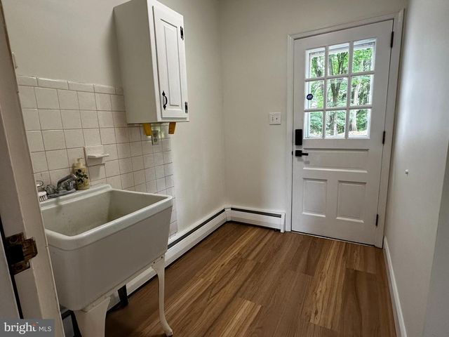 4 SMEDLEY DR, Newtown Square, PA 19073