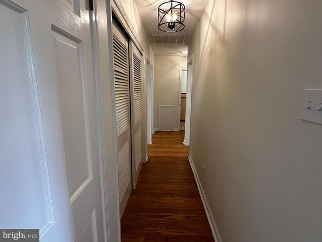 4 SMEDLEY DR, Newtown Square, PA 19073