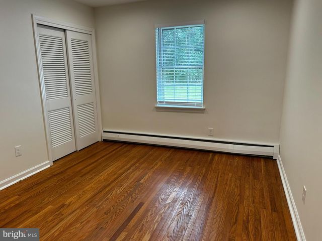 4 SMEDLEY DR, Newtown Square, PA 19073