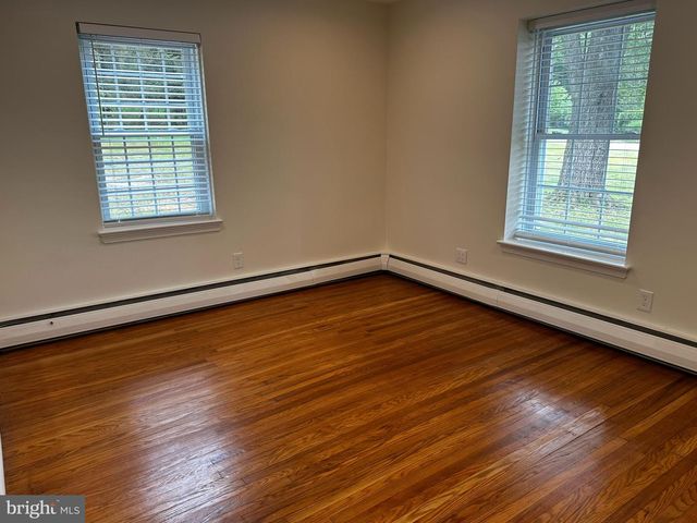 4 SMEDLEY DR, Newtown Square, PA 19073