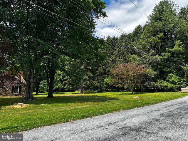 4 SMEDLEY DR, Newtown Square, PA 19073