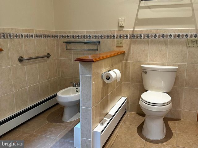 4 SMEDLEY DR, Newtown Square, PA 19073