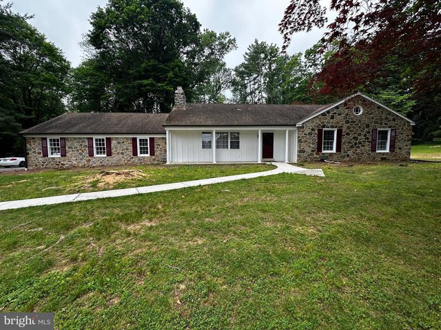 4 SMEDLEY DR, Newtown Square, PA 19073
