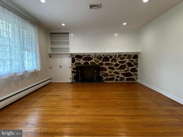 4 SMEDLEY DR, Newtown Square, PA 19073