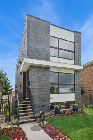 2731 N 75th Avenue, Elmwood Park, IL 60707