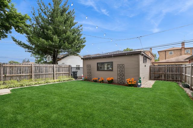 2731 N 75th Avenue, Elmwood Park, IL 60707