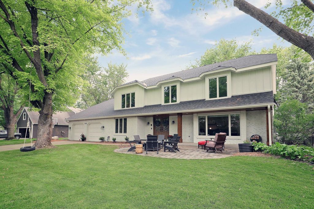 17930 2nd Avenue N, Plymouth, MN 55447