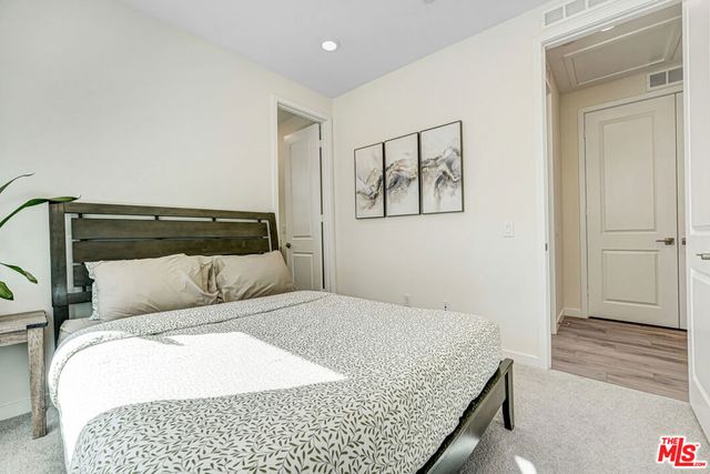 27566 Manzanita Way, Valencia, CA 91381