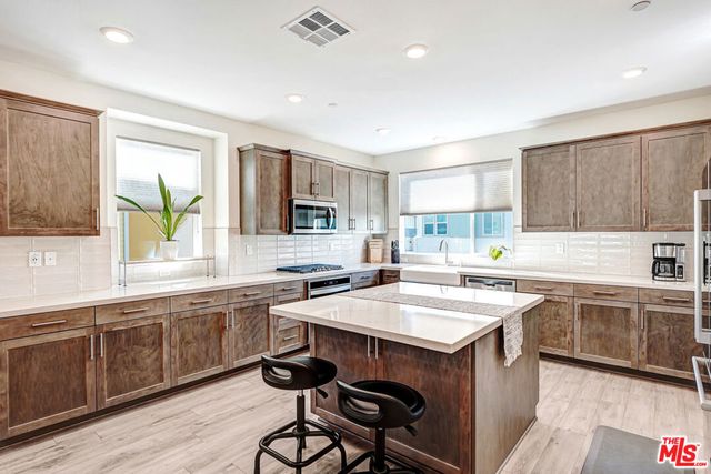 27566 Manzanita Way, Valencia, CA 91381