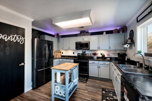 6611 Wood Bench, San Antonio, TX 78233