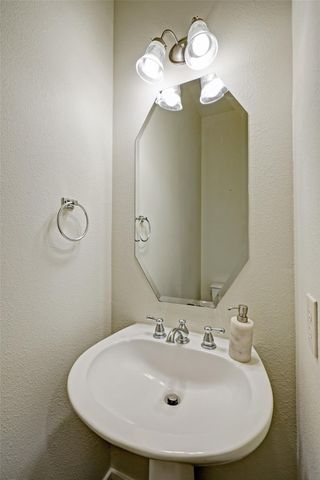 5322 Nett Street C, Houston, TX 77007