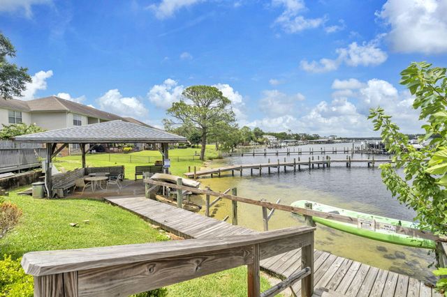439 Waterway Lane, Fort Walton Beach, FL 32547