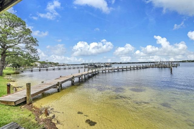 439 Waterway Lane, Fort Walton Beach, FL 32547