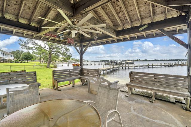 439 Waterway Lane, Fort Walton Beach, FL 32547