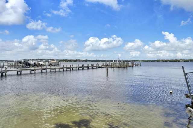 439 Waterway Lane, Fort Walton Beach, FL 32547