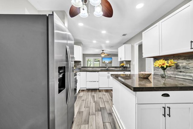 439 Waterway Lane, Fort Walton Beach, FL 32547