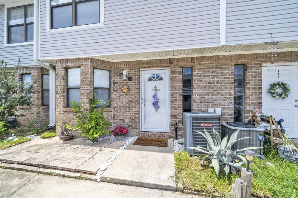 439 Waterway Lane, Fort Walton Beach, FL 32547