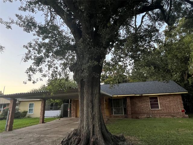 8611 Cowart Street, Houston, TX 77029
