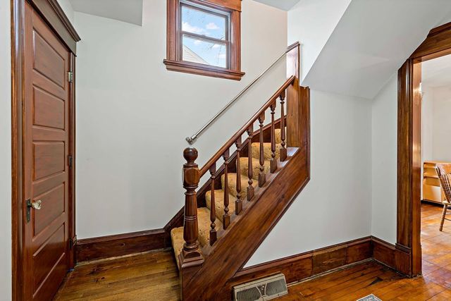 237 10th Avenue N, Hopkins, MN 55343