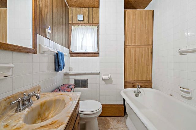 237 10th Avenue N, Hopkins, MN 55343