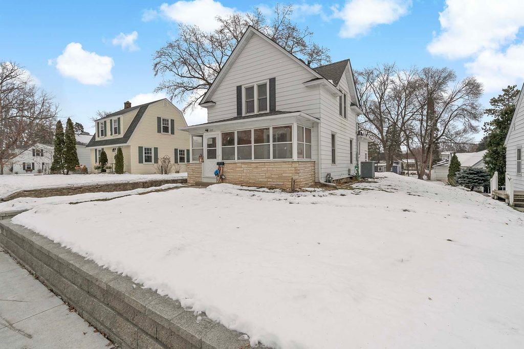 237 10th Avenue N, Hopkins, MN 55343