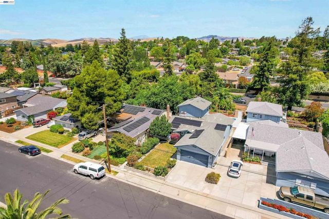 2744 Kennedy St, Livermore, CA 94551
