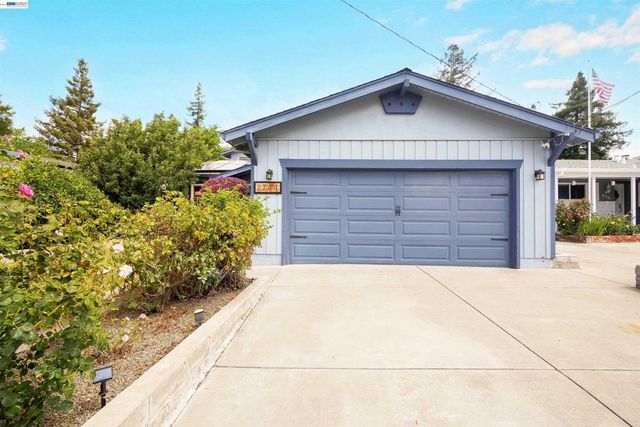 2744 Kennedy St, Livermore, CA 94551