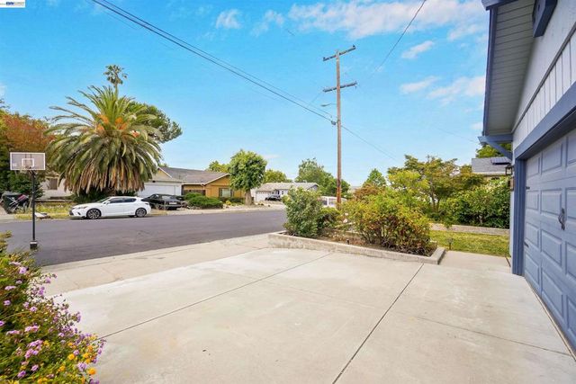 2744 Kennedy St, Livermore, CA 94551